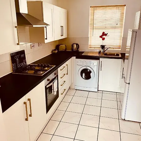 Serviced Lettings - Beaufort Court 아파트 *