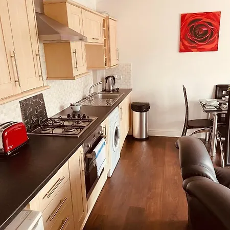 Serviced Lettings - Beaufort Court 아파트