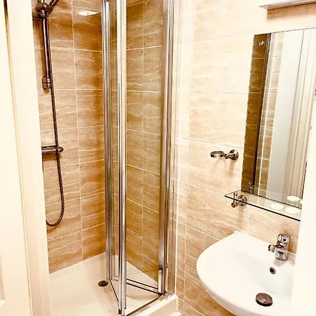 Serviced Lettings - Beaufort Court Апартаменты
