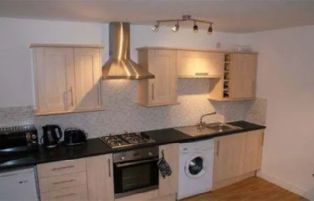 Serviced Lettings - Beaufort Court Daire
