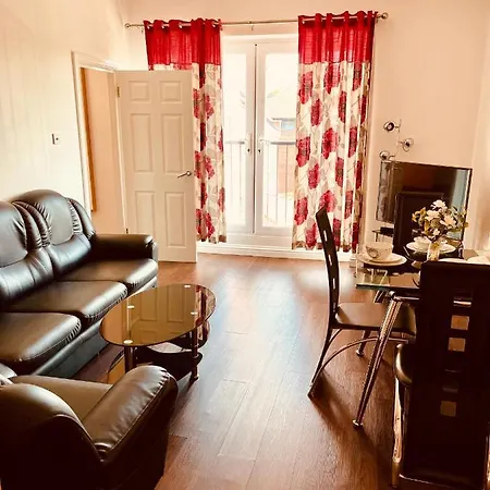 Serviced Lettings - Beaufort Court * Bristol