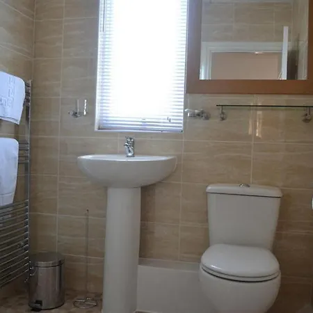Serviced Lettings - Beaufort Court * Bristol
